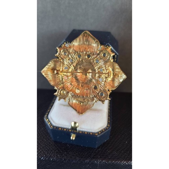 Rhinestone and Enamel Floral Brooch - Picture 9 of 10